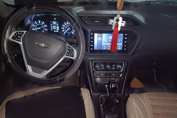 Used Chery Tiggo 3 2016 1.6L Manual ZhiShang Edition Center Console