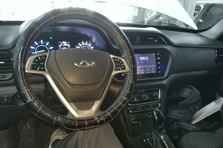 Used Chery Tiggo 3 2016 1.6L CVT ZhiShang Edition Center Console