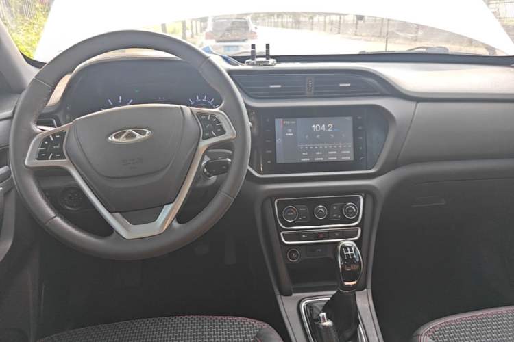 Used Chery Tiggo 3 2016 1.6L Manual ZhiShang Edition Center Console