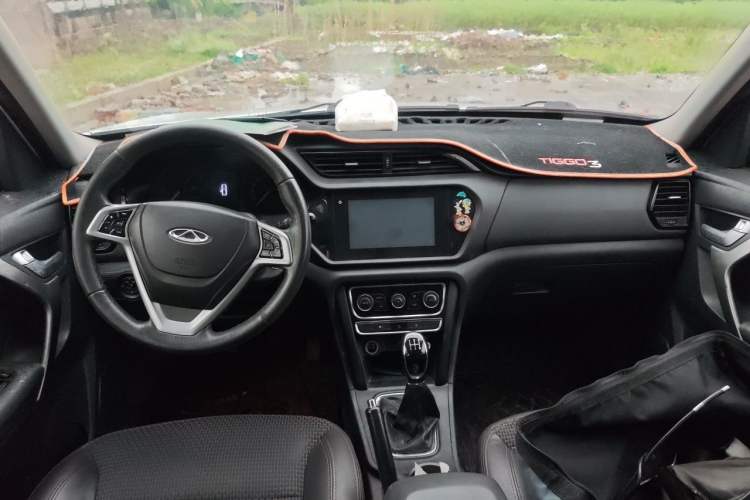 Used Chery Tiggo 3 2016 1.6L Manual ZhiShang Edition Center Console