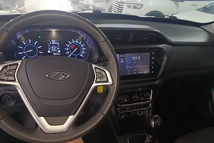 Used Chery Tiggo 3 2016 1.6L Manual ZhiShang Edition Center Console