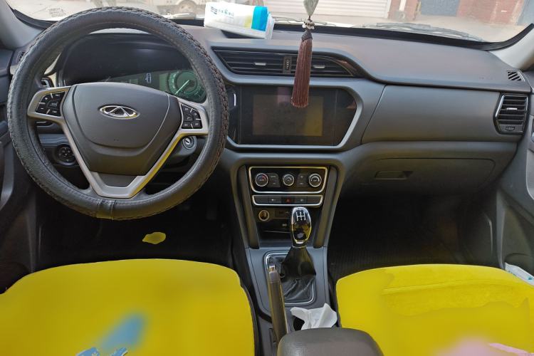 Used Chery Tiggo 3 2016 1.6L Manual ZhiShang Edition Center Console