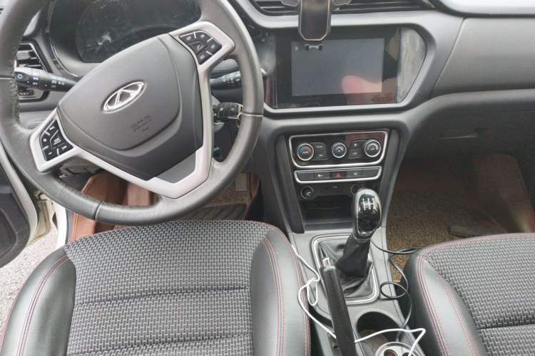 Used Chery Tiggo 3 2016 1.6L Manual ZhiShang Edition Center Console