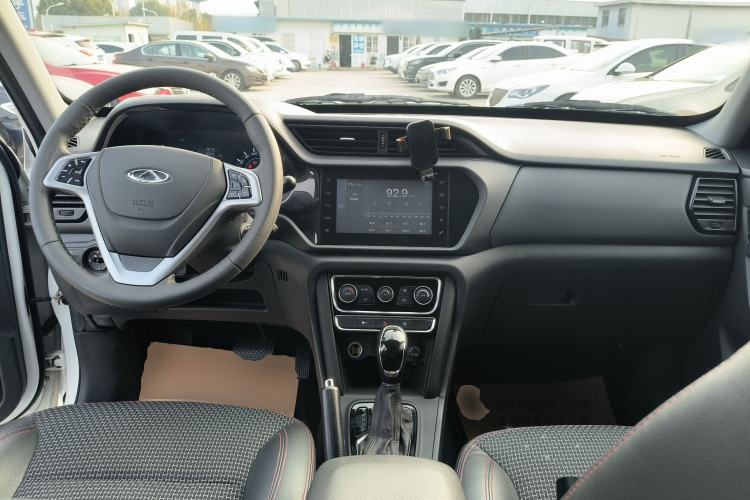 Used Chery Tiggo 3 2016 1.6L CVT ZhiShang Edition Center Console
