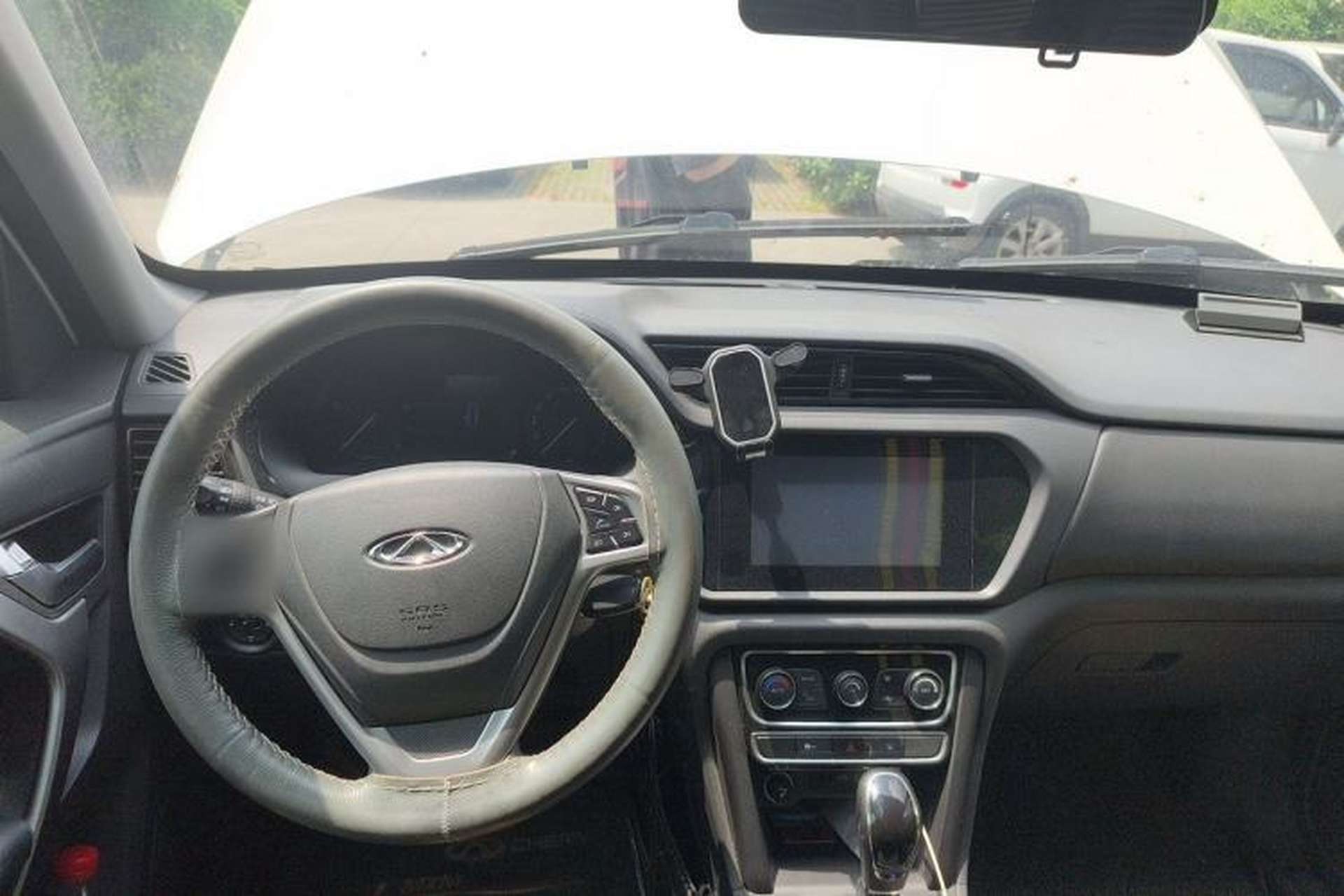 Used Chery Tiggo 3 2016 1.6L CVT ZhiShang Edition Center Console