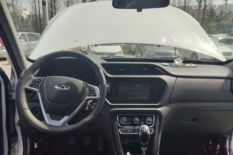 Used Chery Tiggo 3 2016 1.6L Manual ZhiShang Edition Center Console