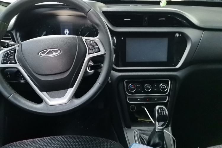 Used Chery Tiggo 3 2016 1.6L Manual ZhiShang Edition Center Console
