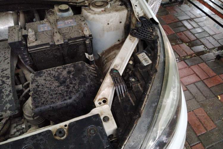 Used Chery Tiggo 3 2016 1.6L Manual ZhiShang Edition Engine Bay Left