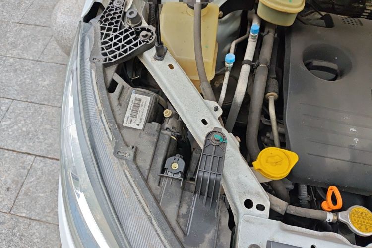 Used Chery Tiggo 3 2016 1.6L CVT ZhiShang Edition Engine Bay Right