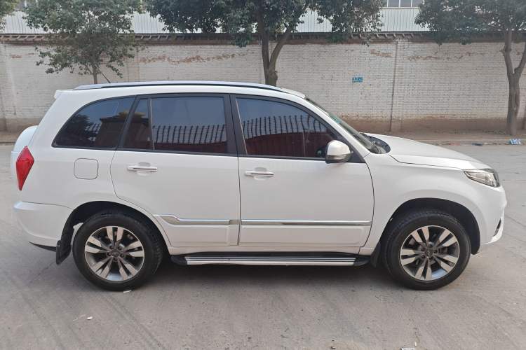 Used Chery Tiggo 3 2016 1.6L Manual ZhiShang Edition Exterior 2