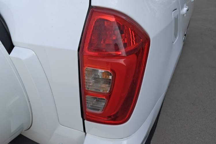 Used Chery Tiggo 3 2016 1.6L Manual ZhiShang Edition Exterior 3
