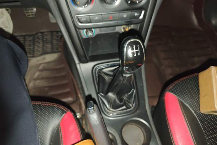 Used Chery Tiggo 3 2016 1.6L Manual Fashion Edition Gear Lever