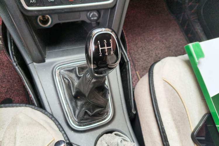 Used Chery Tiggo 3 2016 1.6L Manual Fashion Edition Gear Lever