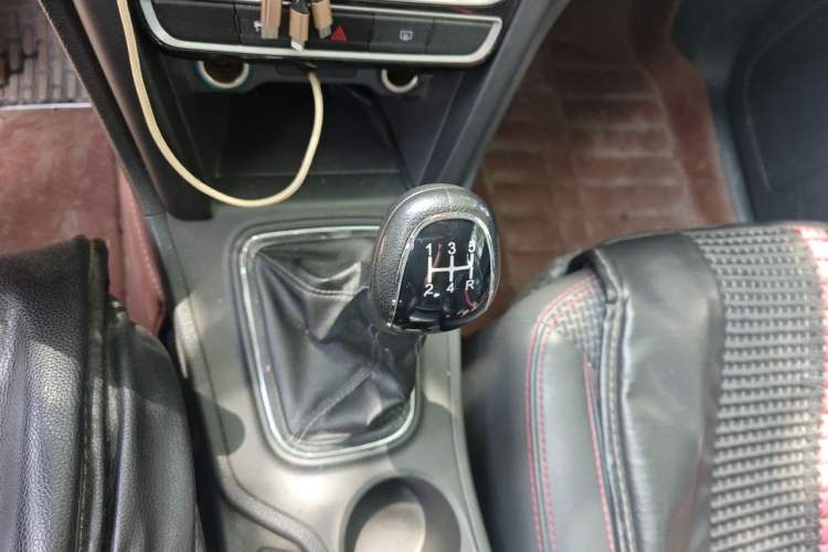 Used Chery Tiggo 3 2016 1.6L Manual ZhiShang Edition Gear Lever