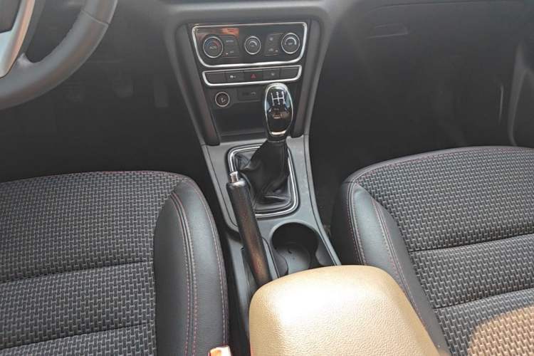 Used Chery Tiggo 3 2016 1.6L Manual ZhiShang Edition Gear Lever