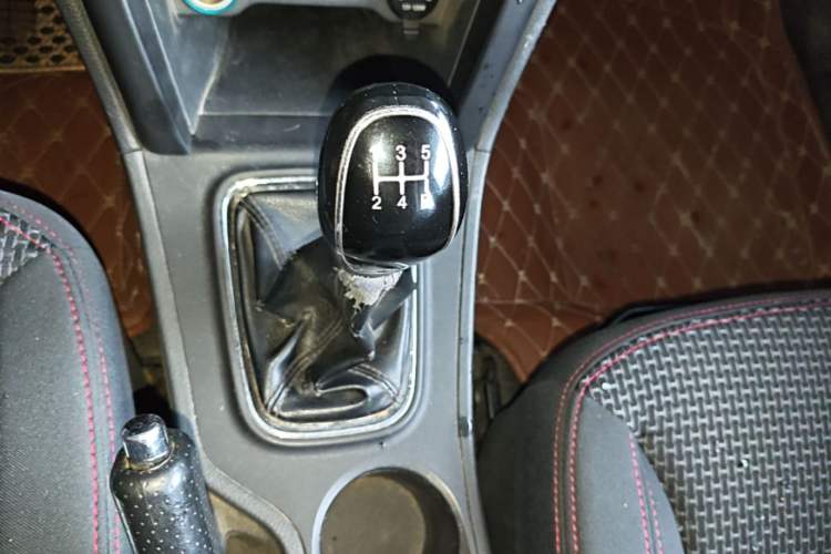 Used Chery Tiggo 3 2016 1.6L Manual Fashion Edition Gear Lever