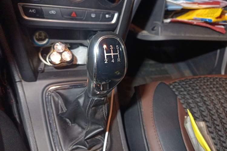 Used Chery Tiggo 3 2016 1.6L Manual Fashion Edition Gear Lever