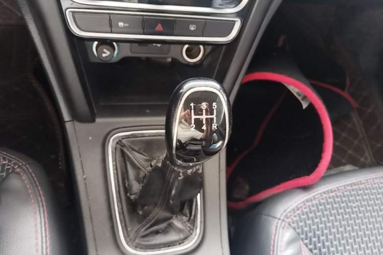 Used Chery Tiggo 3 2016 1.6L Manual ZhiShang Edition Gear Lever