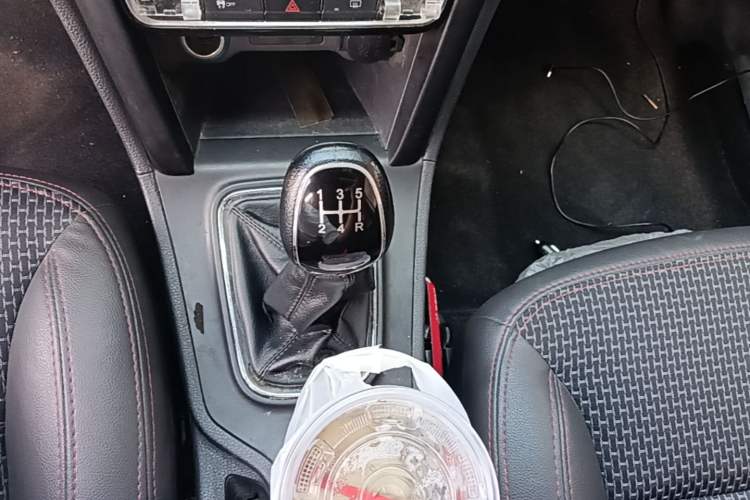 Used Chery Tiggo 3 2016 1.6L Manual ZhiShang Edition Gear Lever