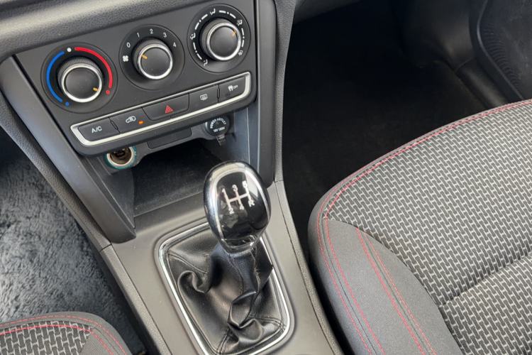 Used Chery Tiggo 3 2016 1.6L Manual Fashion Edition Gear Lever