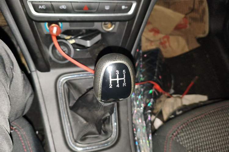 Used Chery Tiggo 3 2016 1.6L Manual Fashion Edition Gear Lever