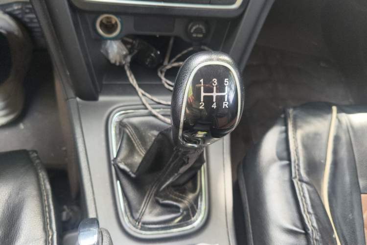 Used Chery Tiggo 3 2016 1.6L Manual Fashion Edition Gear Lever