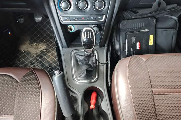 Used Chery Tiggo 3 2016 1.6L Manual Fashion Edition Gear Lever