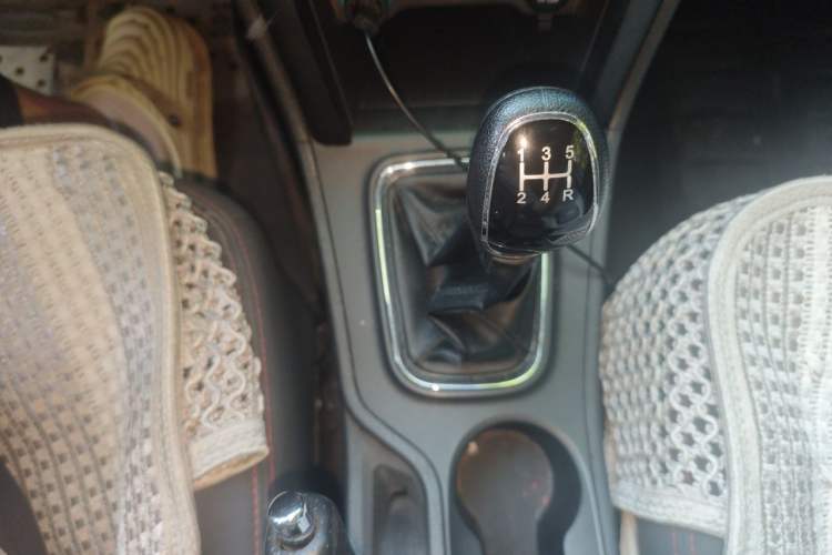 Used Chery Tiggo 3 2016 1.6L Manual Fashion Edition Gear Lever