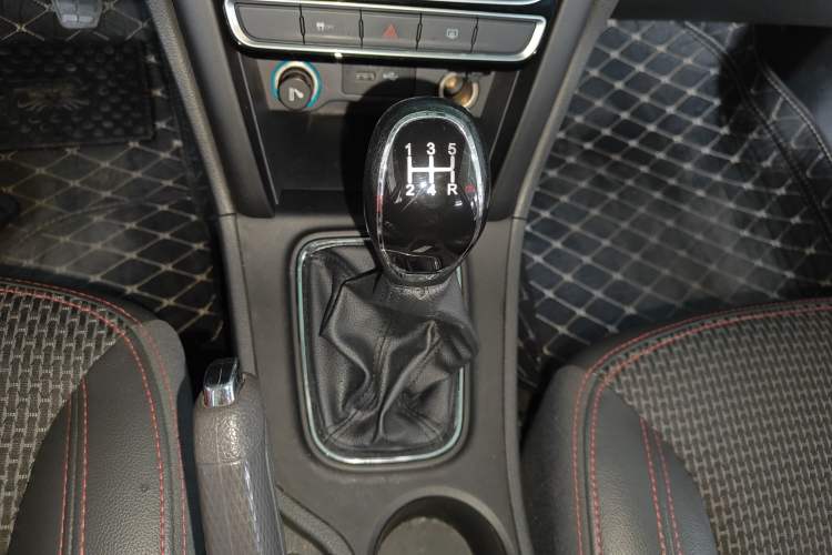 Used Chery Tiggo 3 2016 1.6L Manual ZhiShang Edition Gear Lever