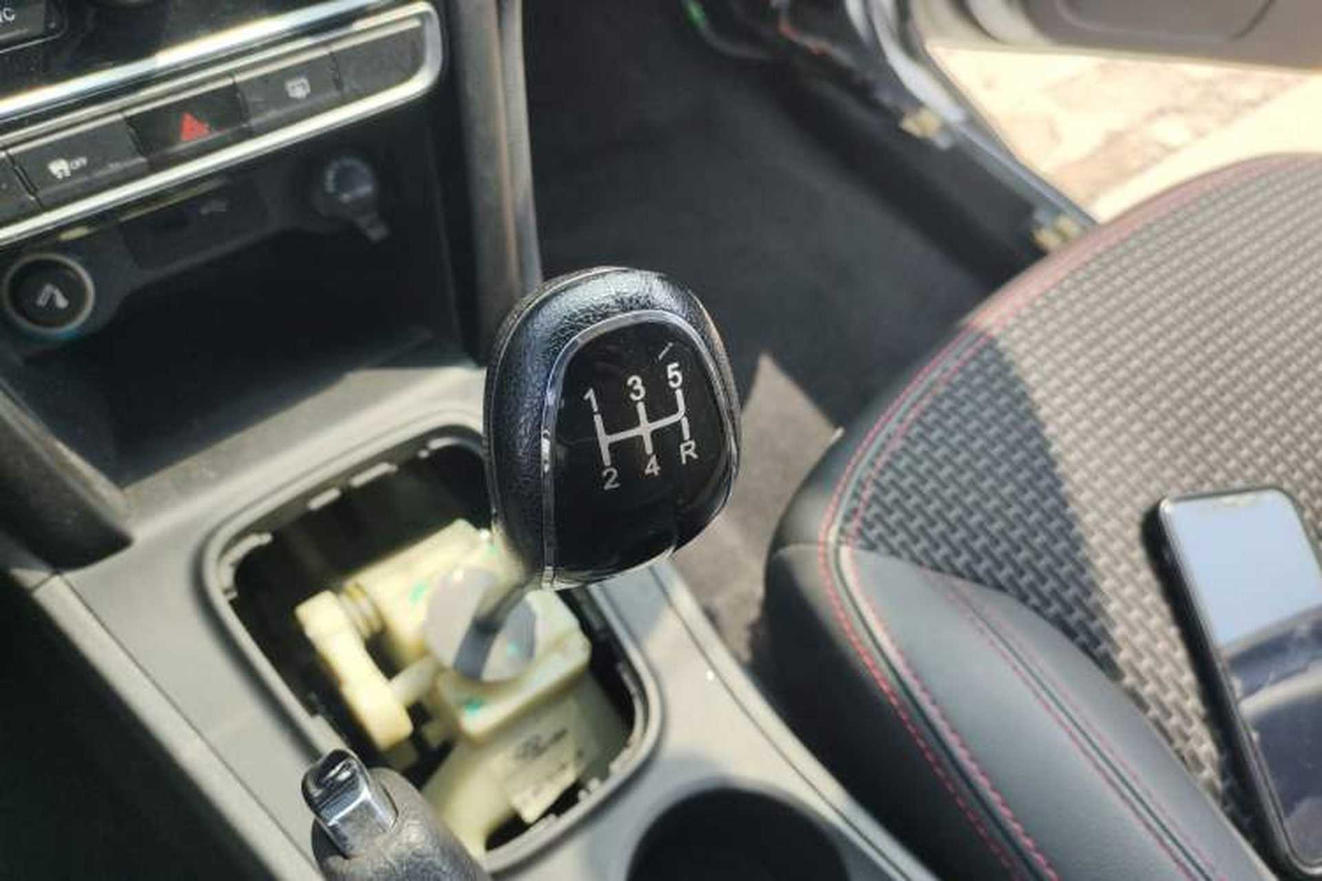 Used Chery Tiggo 3 2016 1.6L Manual ZhiShang Edition Gear Lever