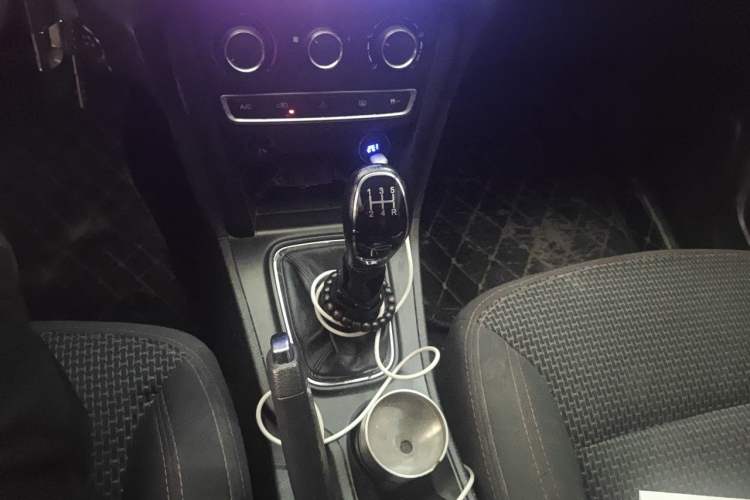 Used Chery Tiggo 3 2016 1.6L Manual Fashion Edition Gear Lever