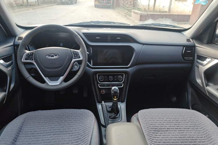 Used Chery Tiggo 3 2016 1.6L Manual ZhiShang Edition Interior 2