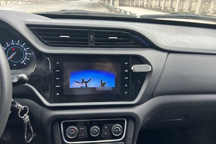 Used Chery Tiggo 3 2016 1.6L Manual ZhiShang Edition Interior 2