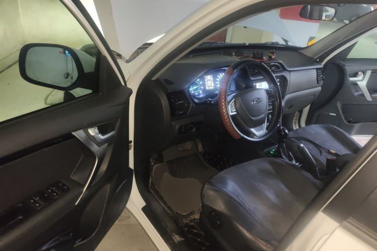 Used Chery Tiggo 3 2016 1.6L CVT ZhiShang Edition Interior 3