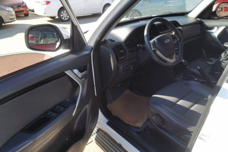 Used Chery Tiggo 3 2016 1.6L CVT ZhiShang Edition Interior 3