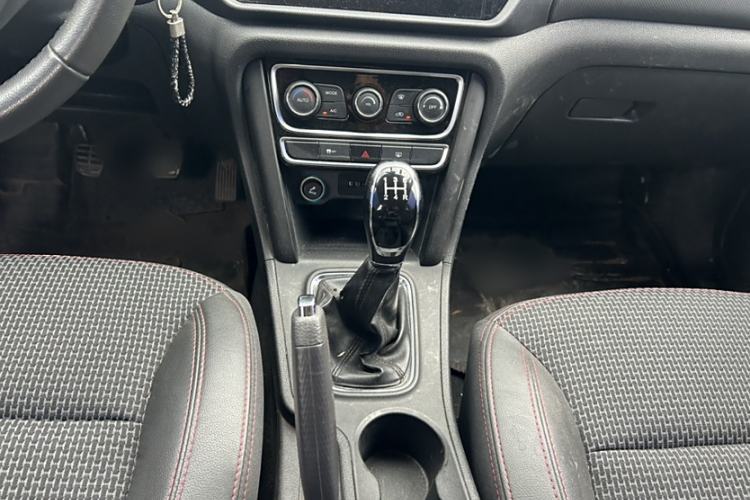 Used Chery Tiggo 3 2016 1.6L Manual ZhiShang Edition Interior 3