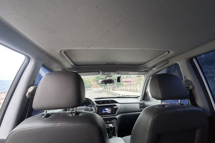 Used Chery Tiggo 3 2016 1.6L Manual ZhiShang Edition Interior 6