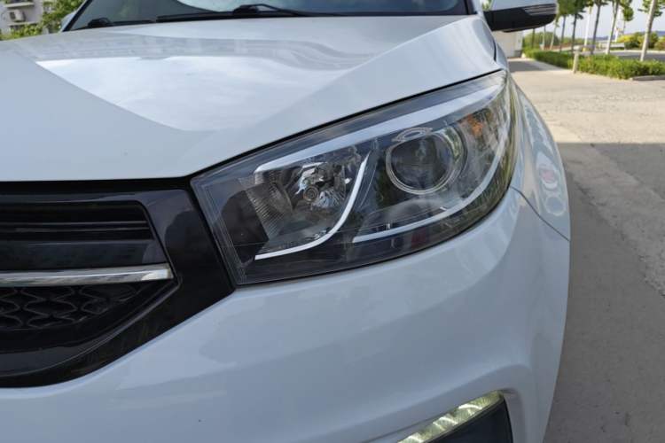 Used Chery Tiggo 3 2016 1.6L Manual ZhiShang Edition Left Front Headlight