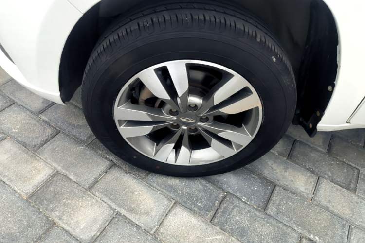 Used Chery Tiggo 3 2016 1.6L CVT ZhiShang Edition Left Front Wheel Hub