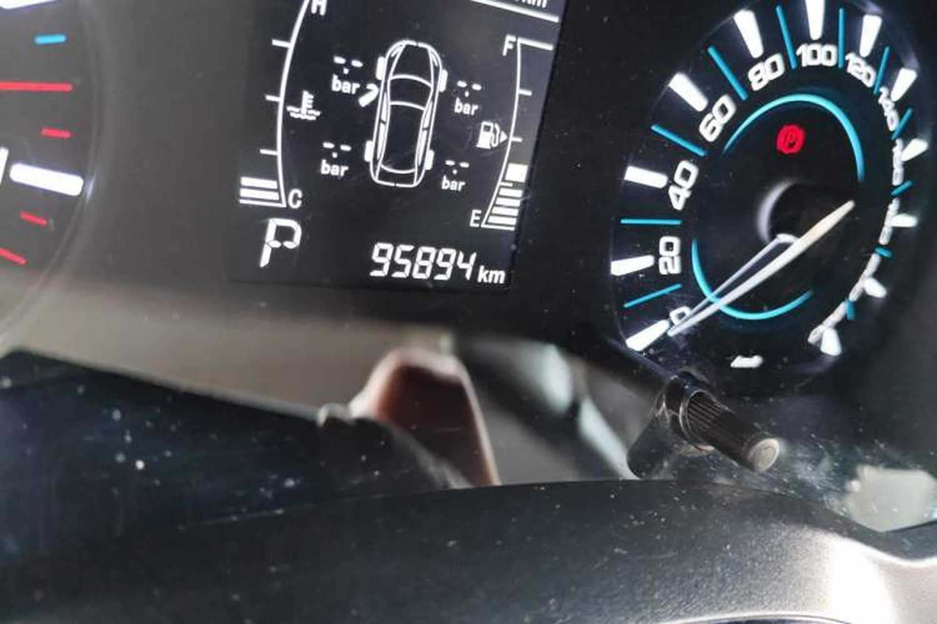 Used Chery Tiggo 3 2016 1.6L CVT ZhiShang Edition Odometer Close Up