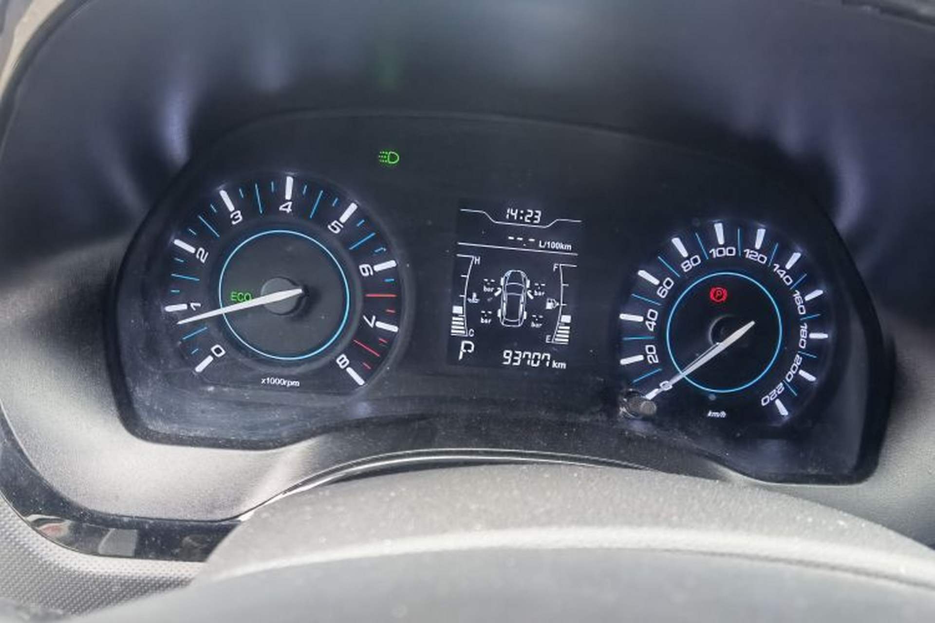 Used Chery Tiggo 3 2016 1.6L CVT ZhiShang Edition Odometer Close Up