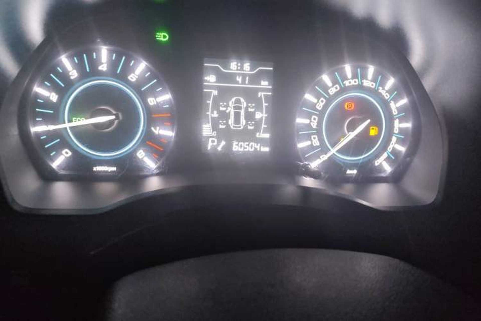 Used Chery Tiggo 3 2016 1.6L CVT ZhiShang Edition Odometer Close Up