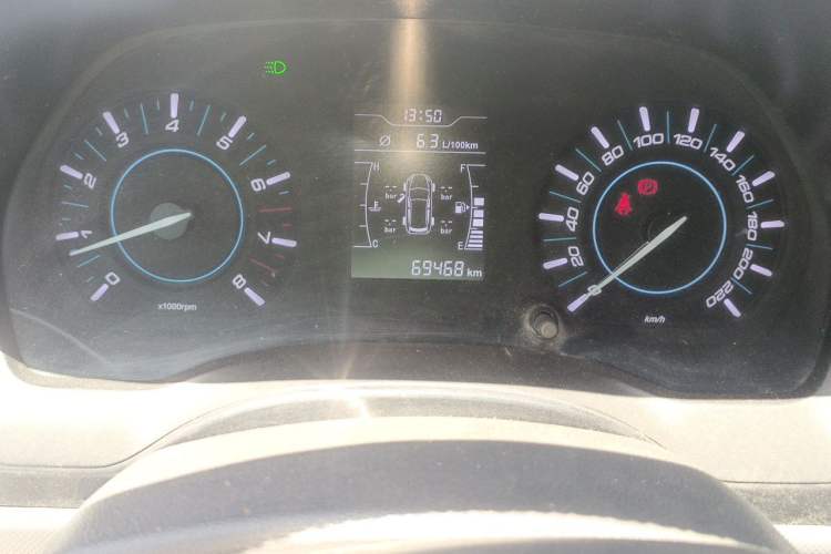 Used Chery Tiggo 3 2016 1.6L Manual ZhiShang Edition Odometer Close Up