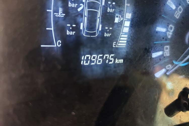 Used Chery Tiggo 3 2016 1.6L Manual ZhiShang Edition Odometer Close Up
