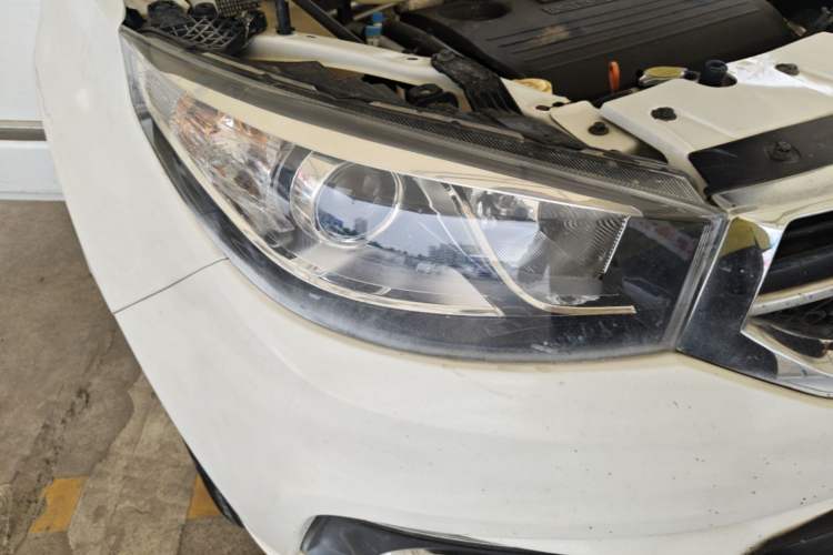 Used Chery Tiggo 3 2016 1.6L Manual ZhiShang Edition Right Front Headlight