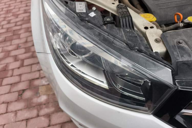 Used Chery Tiggo 3 2016 1.6L Manual ZhiShang Edition Right Front Headlight