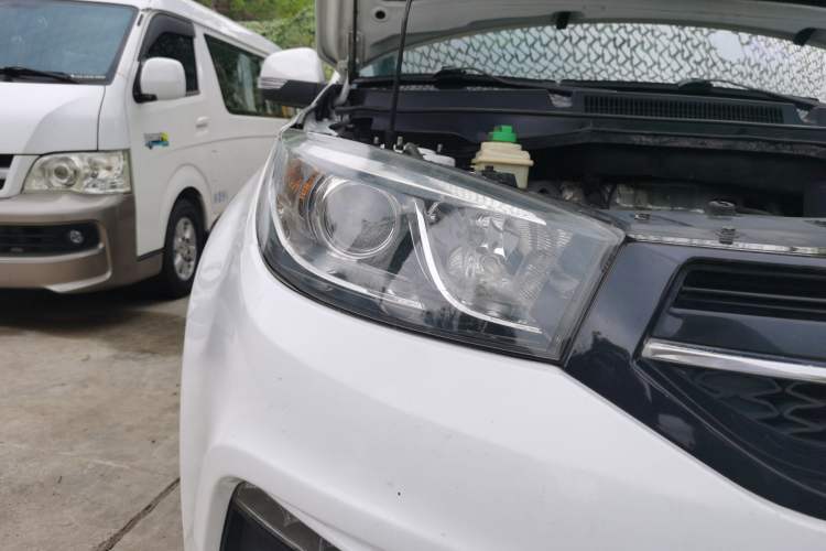 Used Chery Tiggo 3 2016 1.6L Manual ZhiShang Edition Right Front Headlight