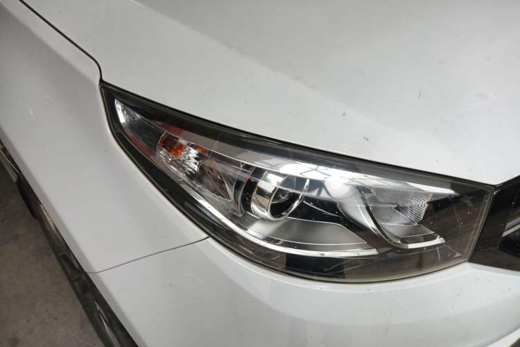 Used Chery Tiggo 3 2016 1.6L Manual ZhiShang Edition Right Front Headlight