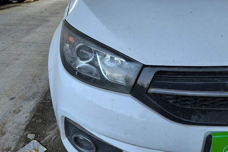 Used Chery Tiggo 3 2016 1.6L Manual ZhiShang Edition Right Front Headlight