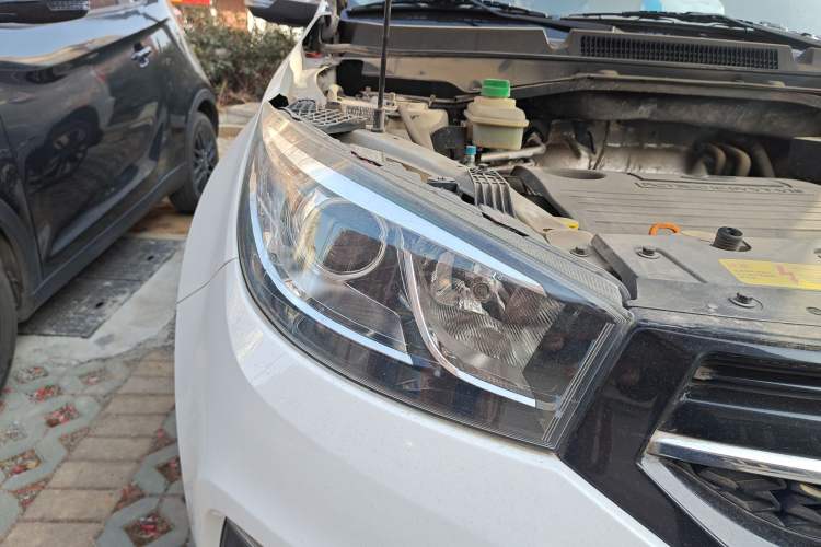 Used Chery Tiggo 3 2016 1.6L Manual ZhiShang Edition Right Front Headlight